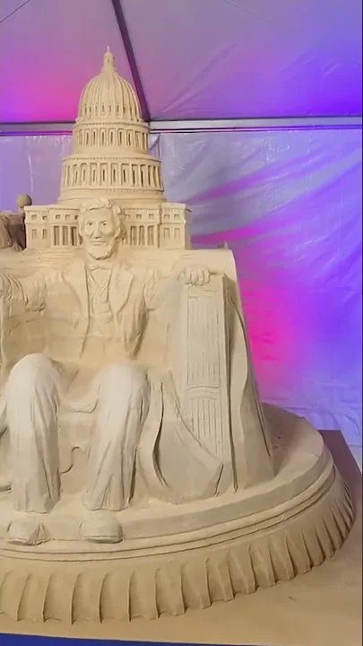 WOW! Watch patriotic sand sculpture come to life #shorts