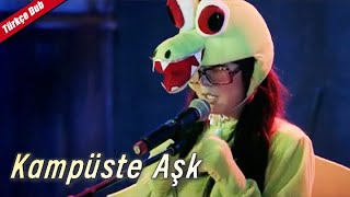 Sahnede Dinozor Kılığındaki Çirkin Kız Kampüste Aşk Moxi Movie Türkçe