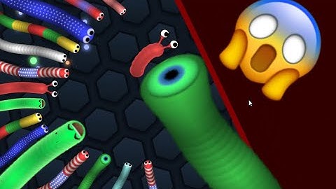 Slither.io TROLLING NOOBS! INSANE NEW SKIN Epic FAILS!  KILLING GIANT Snakes!  {FAKE BOT STRATEGY}