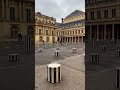 Découvrez les Colonnes de Buren à Paris : Une œuvre d’art emblématique 🖼️
