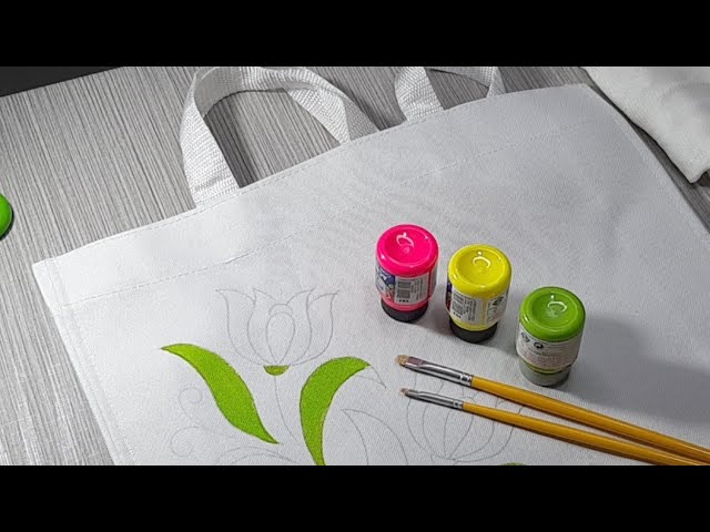 Pintura en Tela Fácil Pintando una Bolsa con Flores 