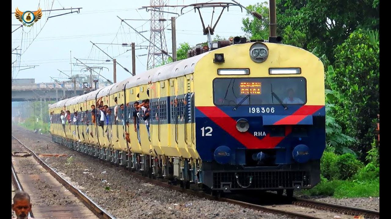 63104/Lalgola - Sealdah MEMU entering 14:52 pm in Kanchrapara(KPA)Railway Station