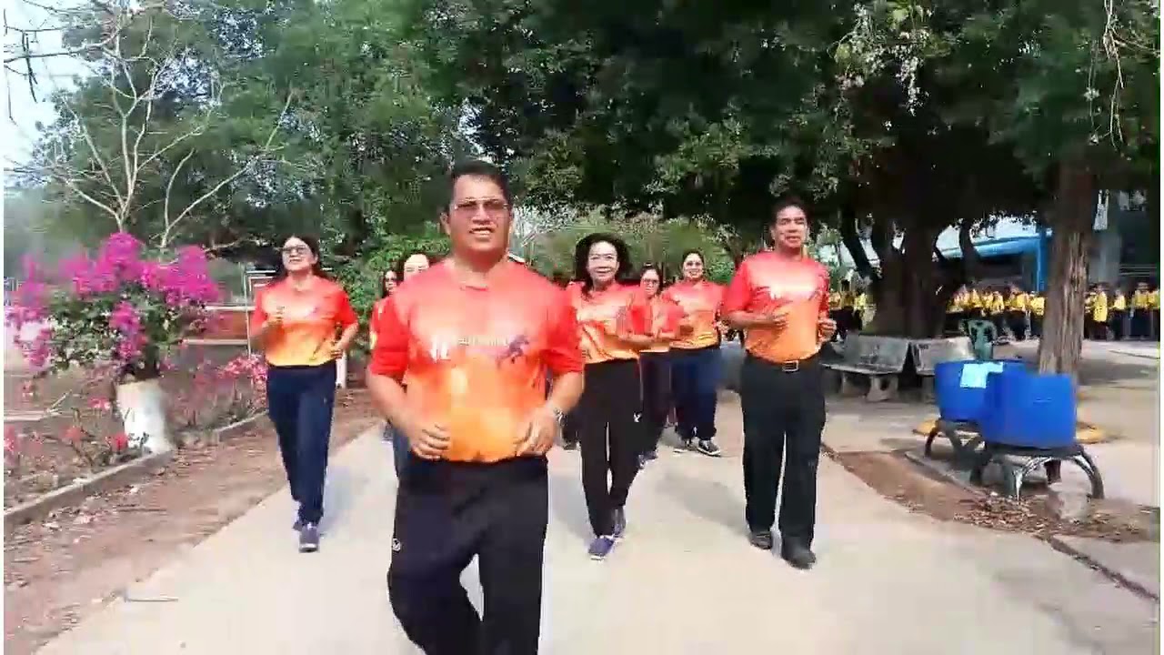 แล่นนำผอ.เขตเพื่อน้องหนูมีบ้านอยู่