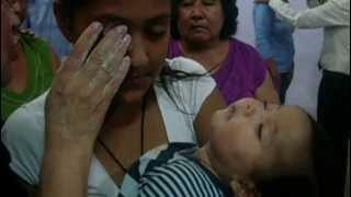 Con Aceite Y Harina La Pastora Olguita Ministra A Una Joven Por Problemas Oculares