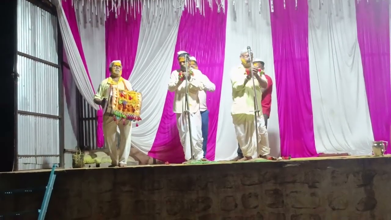 रेंदाळ यात्रेत कार्यक्रम करताना श्री विठ्ठलबिरदेव ओविकार मंडळ प.कोडोली शाहीर धनाजी  शाहीर मायाप्पा  