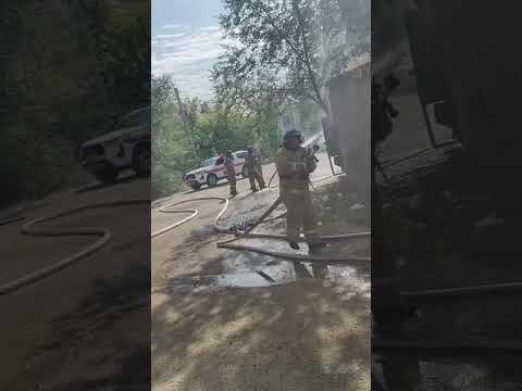 Загорелся гараж во дворе 