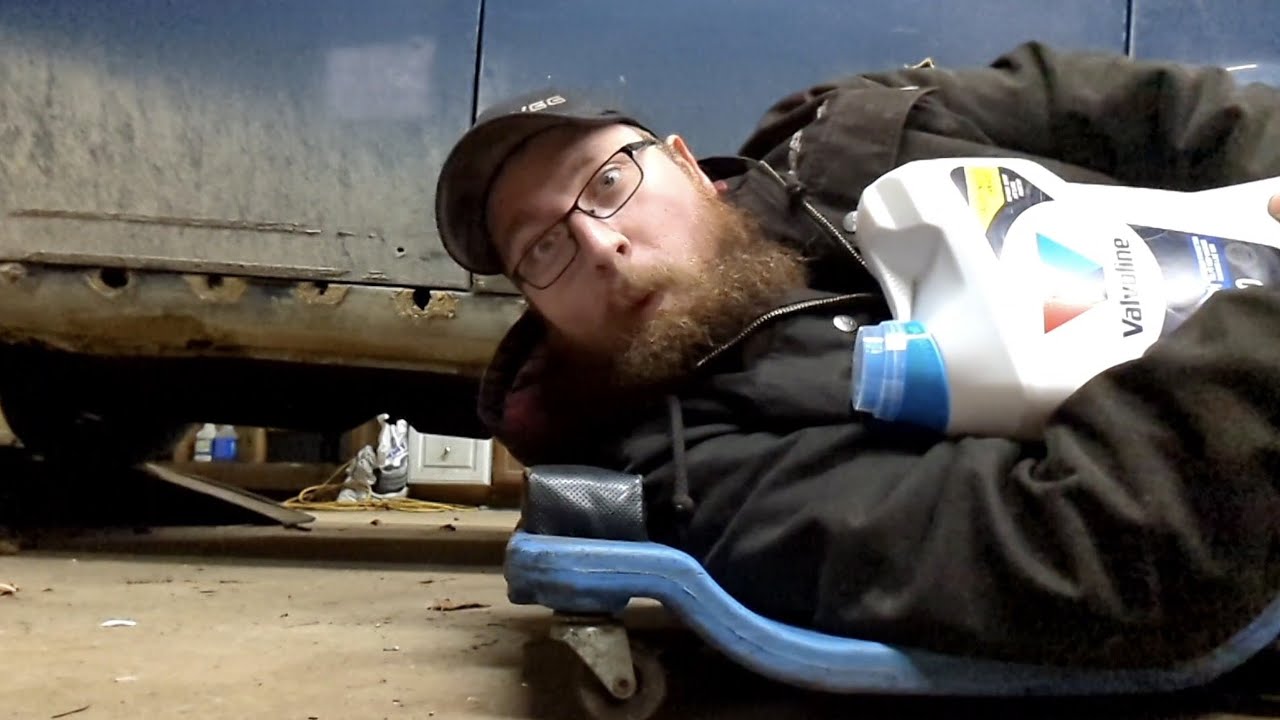 1990 Volvo 245 Pt 2. Fluids and an underside inspection