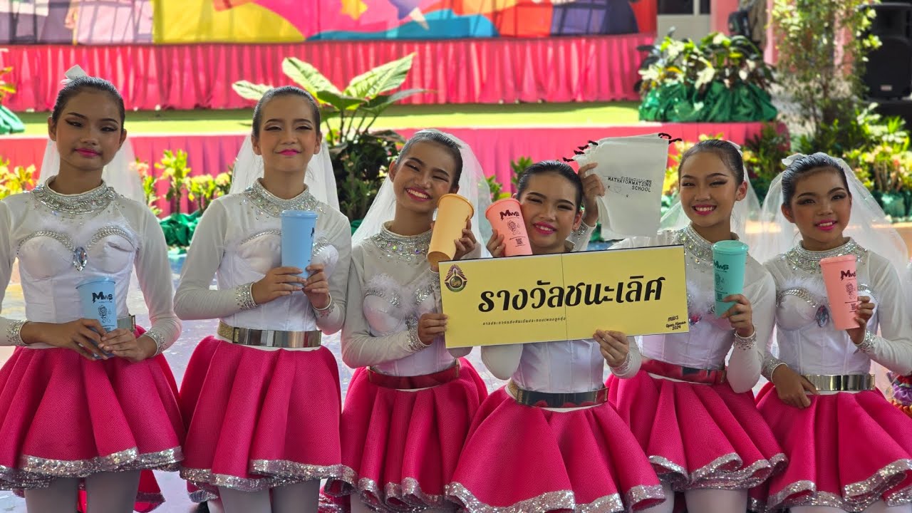 รายการ การประกวดแข่งขันเต้นประกอบเพลงลูกทุ่ง เพลง 
