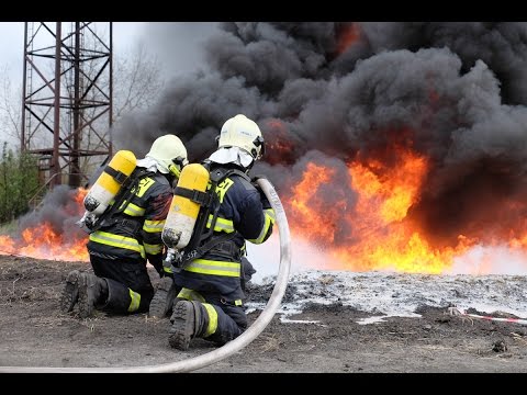 Video: Uhasí voda požáry hořlavých kapalin?