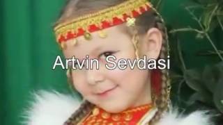 Karanlik Bir Gece Yuruyorum Dikenlerin Ustune