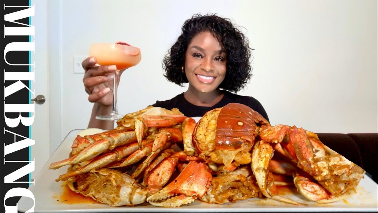 SPICY DUNGENESS CRAB LEGS & LOBSTER | SEAFOOD BOIL MUKBANG