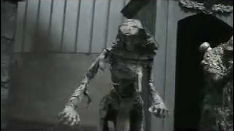 HAUNTEDPROPS.COM MUMMY LUNGING BLASTER