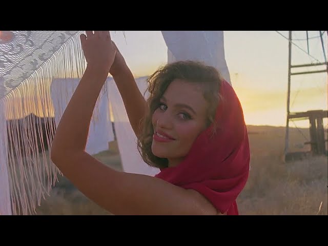 Elyanna - Al Kawn Janni Maak (Official Video) class=