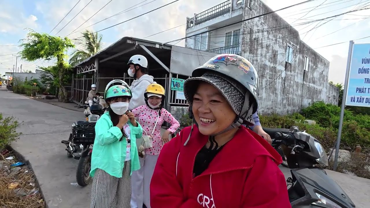 Bộ 4 Đi Chợ Chuẩn Bị Rau Và Nguyên Liệu Để Đón Khách || Vợ Chồng Bé Bỏng || Hải Tí Hon