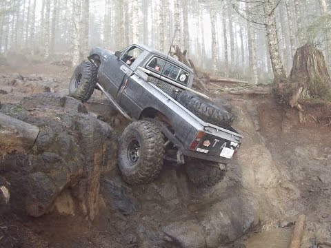 1st Gen Toyota On 39s Running Waterfall At TSF