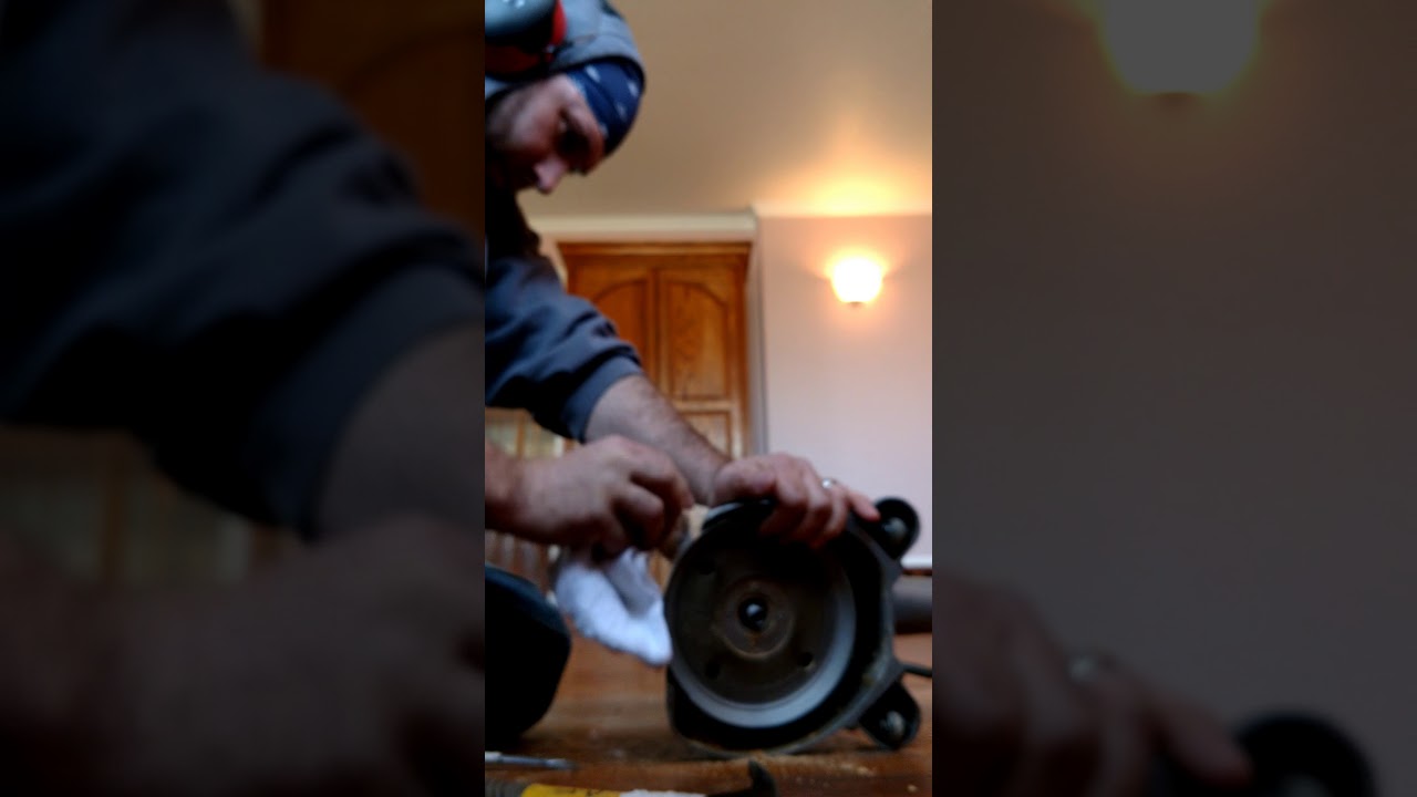 Changing a Super 7r Edger Black Sanding Disc 