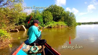 Mancing di depan pintu Empang jebol...sarang kawanan ikan trakullu