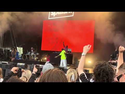 bktherula: [performing] i go punk @ splashfestival
