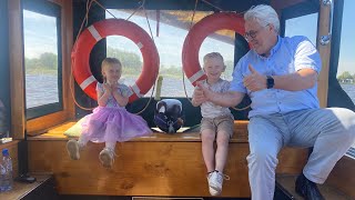 Tour through Giethoorn, Venice of the Netherlands. En zelf kapitein zijn op een rondvaartboot!