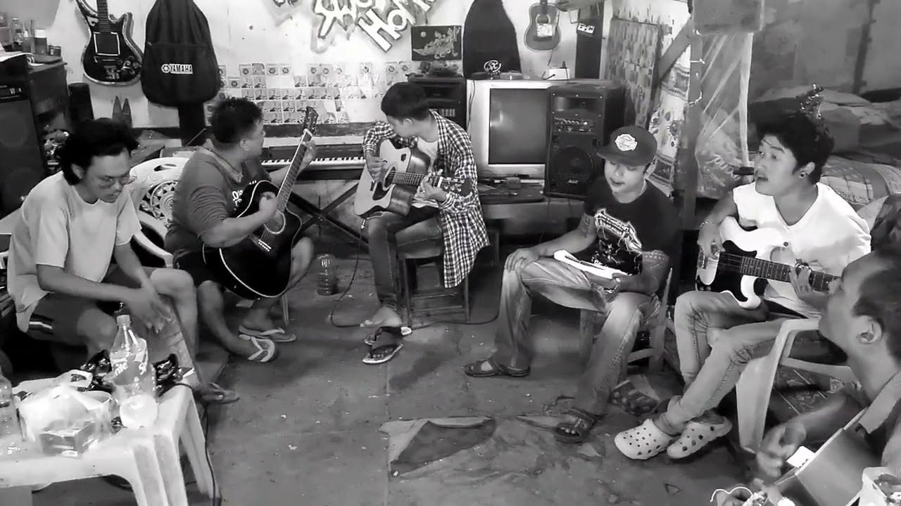 Title မှားတဲ့ဘက်မှာ(cover)