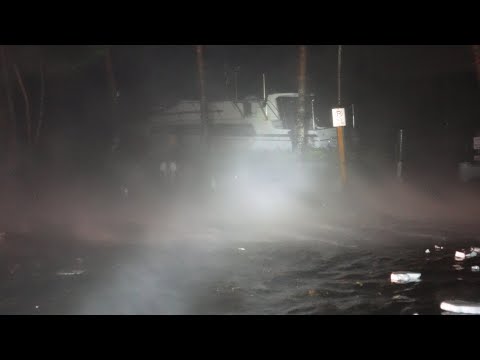 Ураган "Мільтон" руйнує Флориду