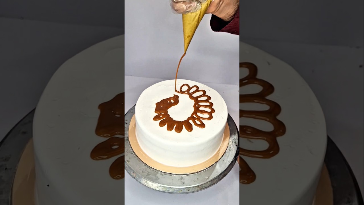 Caramel Dripping Cake 