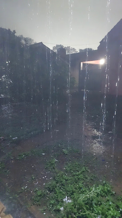 Suasana hujan malam hari  disertai petir #hujan