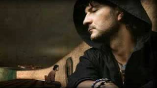 Vuelo - Ricardo Arjona (Quinto Piso 2008).mpg