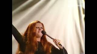 Milva in  questa versione orchestrale di \