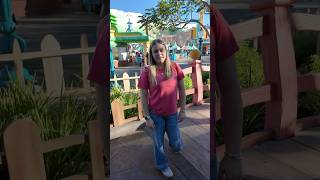 The Assistant Explores Goofy's House at Disneyland's Toontown #FamilyFun #Disneyland #Goofy