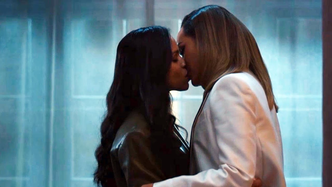 Quinn & Isabela - First Time