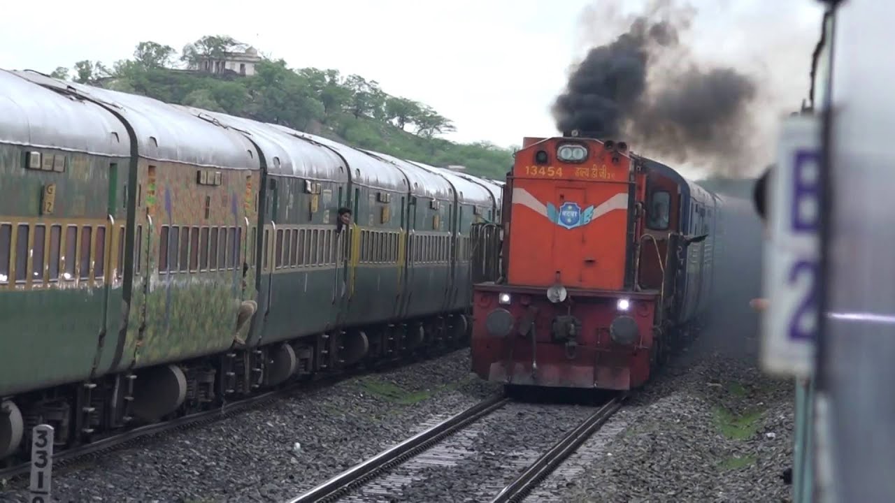 Extremely Assertive & Fuming Sultanpur Exp Overtaking Ajmer Superfast & Crossing Garib Rath Express - YouTube