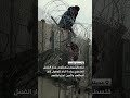 فلسطينيون يتسلقون جدار الفصل العنصري رغم المخاطر