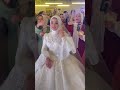 هيا العروسه اتكسفت من اي  