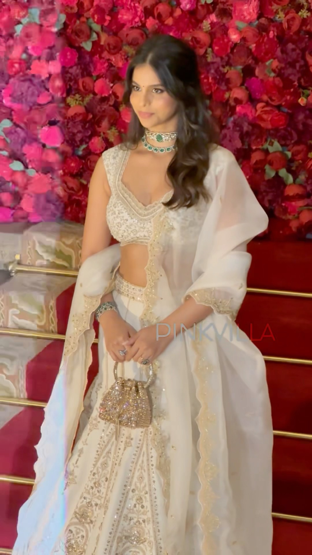 Suhana Khan Looks Like A Real Princess In Her White Outfit? #shorts #bollywood #fashion