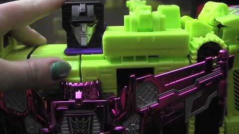 SDCC Exclusive Hasbro Transformers Combiner Wars Devastator Quckie Review