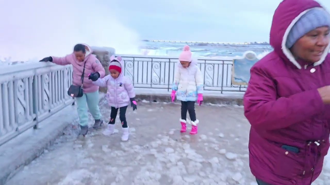 Моя мама Дамарис из Ниагары, Канада, упала впервые!