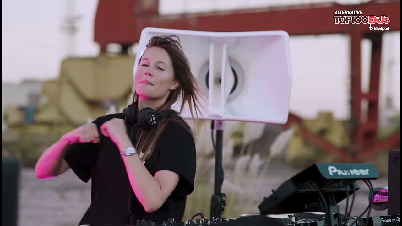 Charlotte de Witte - sunbeam outside world remix ( frontliner- spacer)