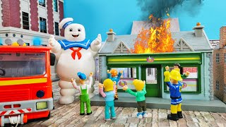 Feuerwehrmann Sam &amp; Ghostbusters: Marshmallow Mann zerstört Supermarkt | Kinderfilm auf Deutsch