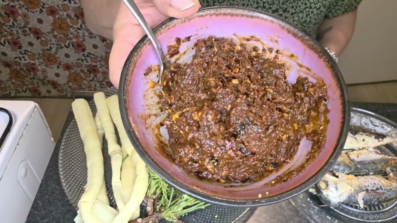 เมนูสำหรับคนชอบทานสะเดาขมๆจ้าน้ำพริกปลาร้าปลาป่น กับปลาทูทอดอร่อยๆจ้าเพื่อนๆมาทานด้วยกันจ้า😋😋