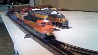 Athearn - EMD SD70ACe BNSF 9388 tail chasing on the program, test track
