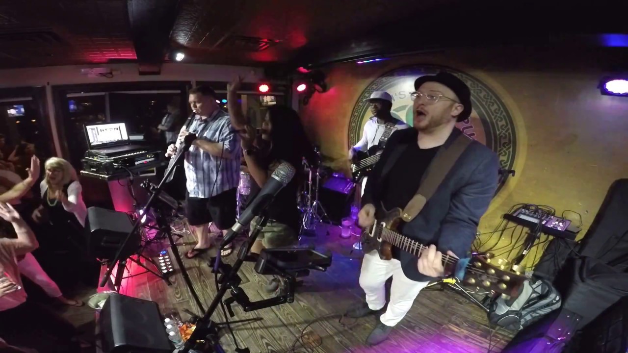 Clip of Don't Stop Believing Live at Lynch's Irish Pub auf YouTube ansehen Clip of Don't Stop Believing Live at Lynch's Irish Pub auf YouTube ansehen