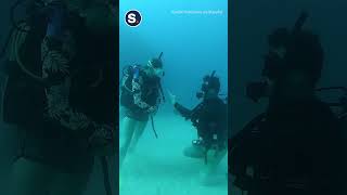 Man Proposes to Girlfriend During Underwater Dive