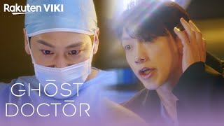 Ghost Doctor - EP1 | Kim Bum Gets Possessed by Rain | Korean Drama Resimi