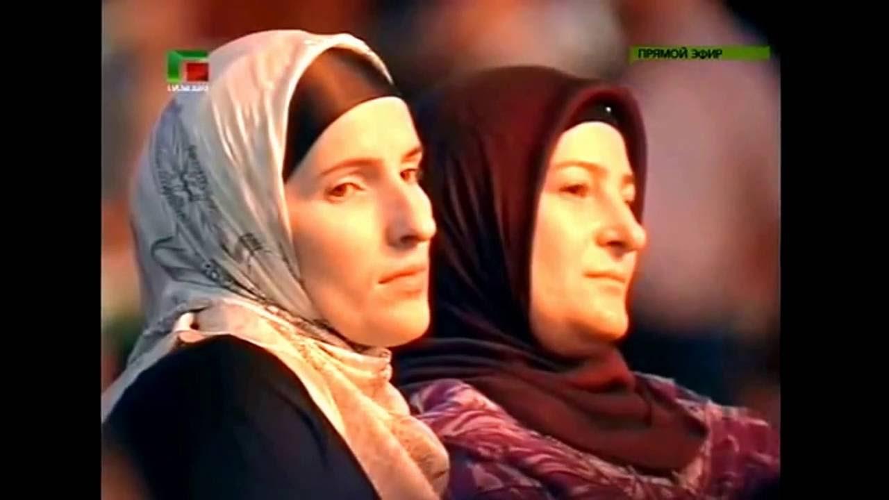 Чеченская мама картина. Мать рамзана кадырова. Чеченка в живописи. Мусульманские картины про маму. Мусульманская мама дети.