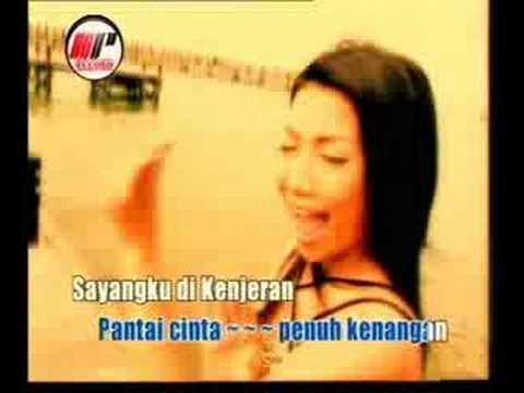 putri vinata pantai cinta coooy....