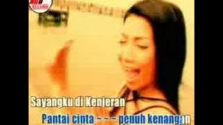 putri vinata pantai cinta coooy....