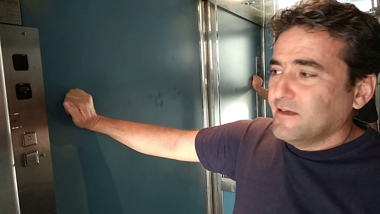 Το βίντεο που δημιουργήσαμε για τον εγκλωβισμό σε ασανσέρ.