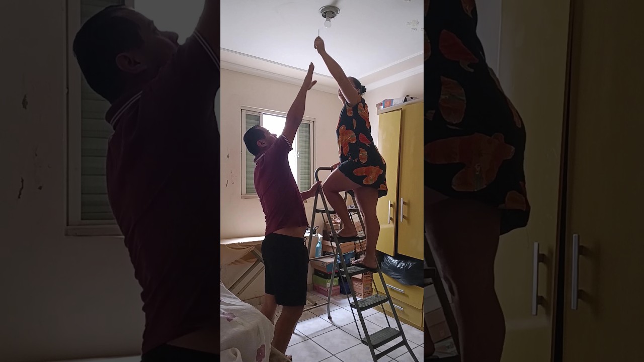 Minha esposa pediu para nosso vizinho arrumar a lâmpada do quarto. Ele nem quis cobrar pelo concerto