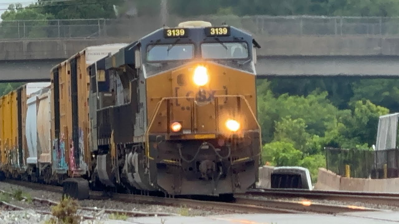 CSX 3139 ES44AH leads CSX M300 through South Plainfield NJ with ...